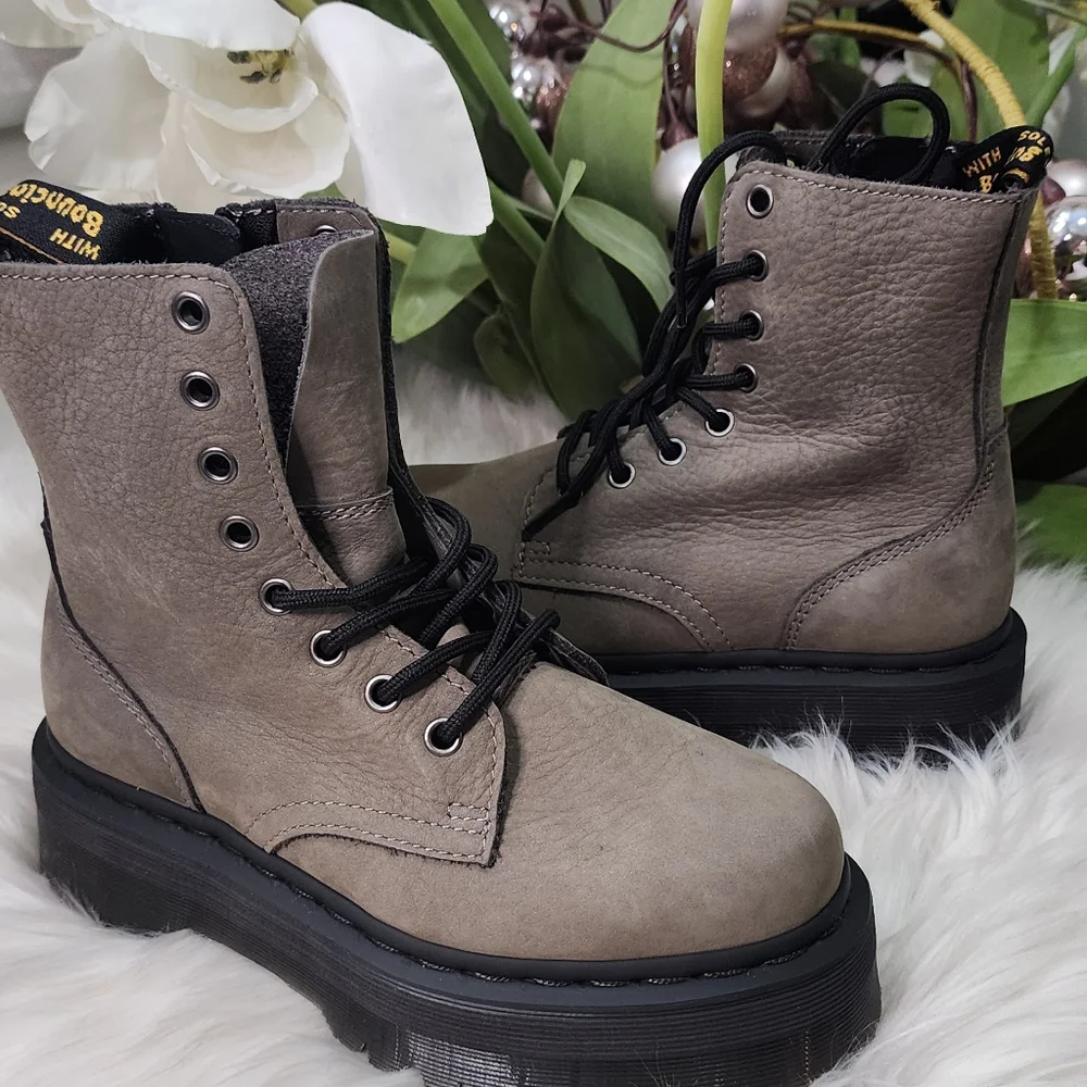Dr. Martens Jadon leather platform Women boots size5 New